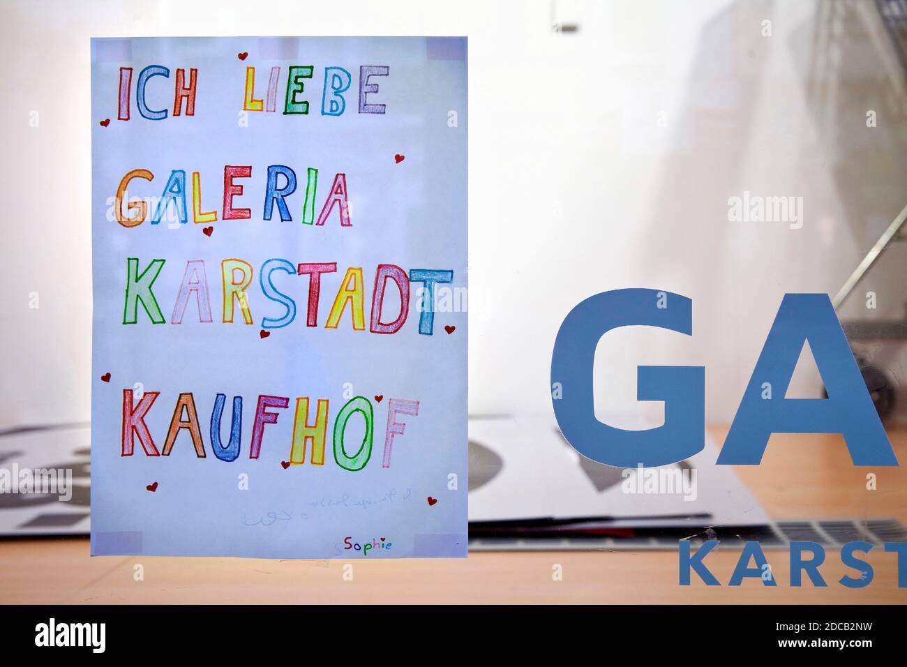 'I love Galeria Karstadt Kaufhof', self-painted note from a child in the store window, Germany, North Rhine-Westphalia, Ruhr Area, Witten Stock Photo