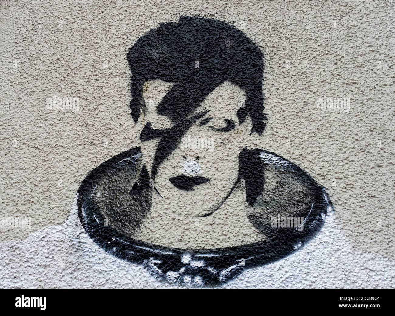David Bowie Stencil Artist Marycula Berlin Germany Stock Photo Alamy David bowie stencil artist marycula berlin germany stock photo alamy