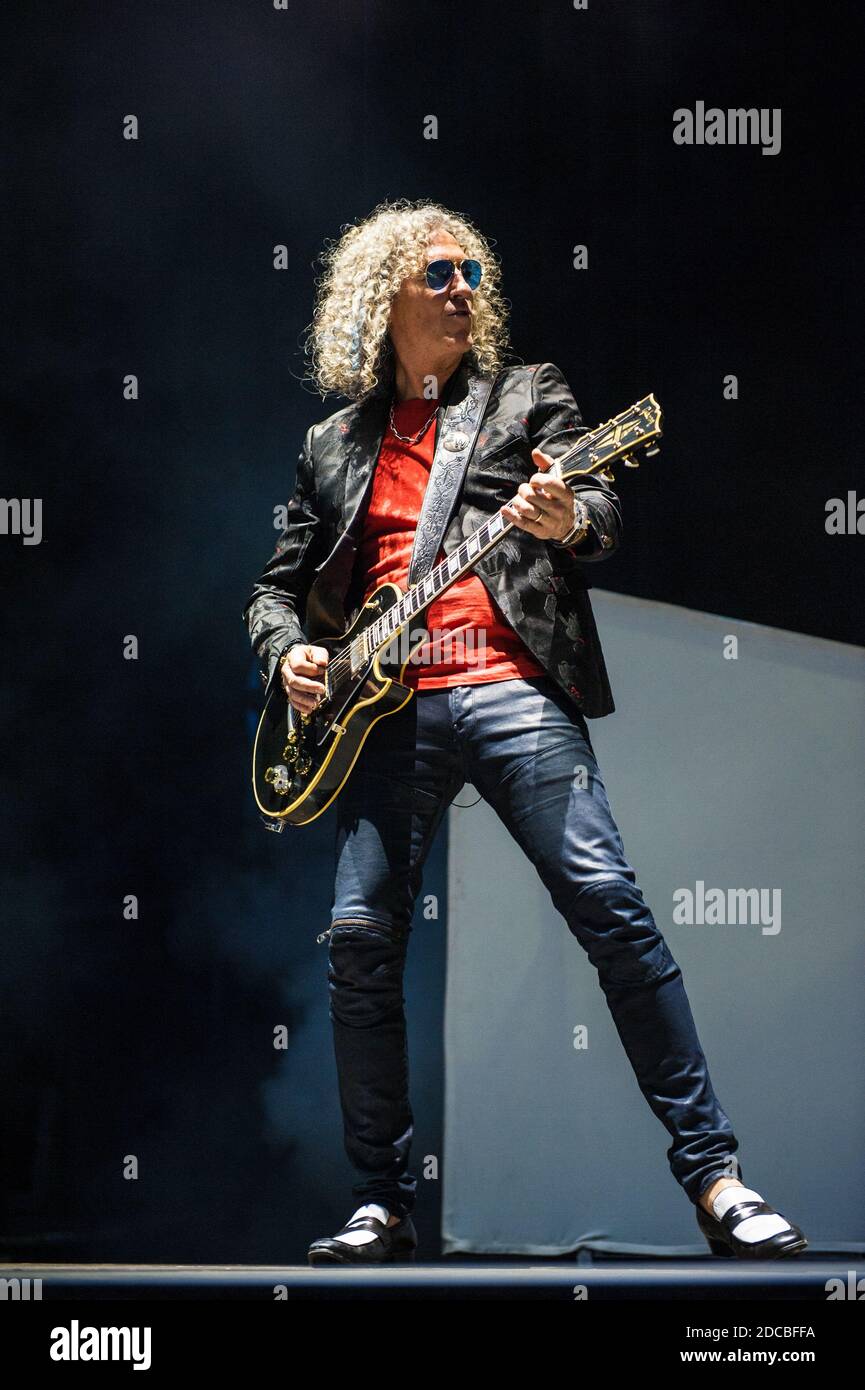 Foreigner Live In Concert Stock Photo Alamy