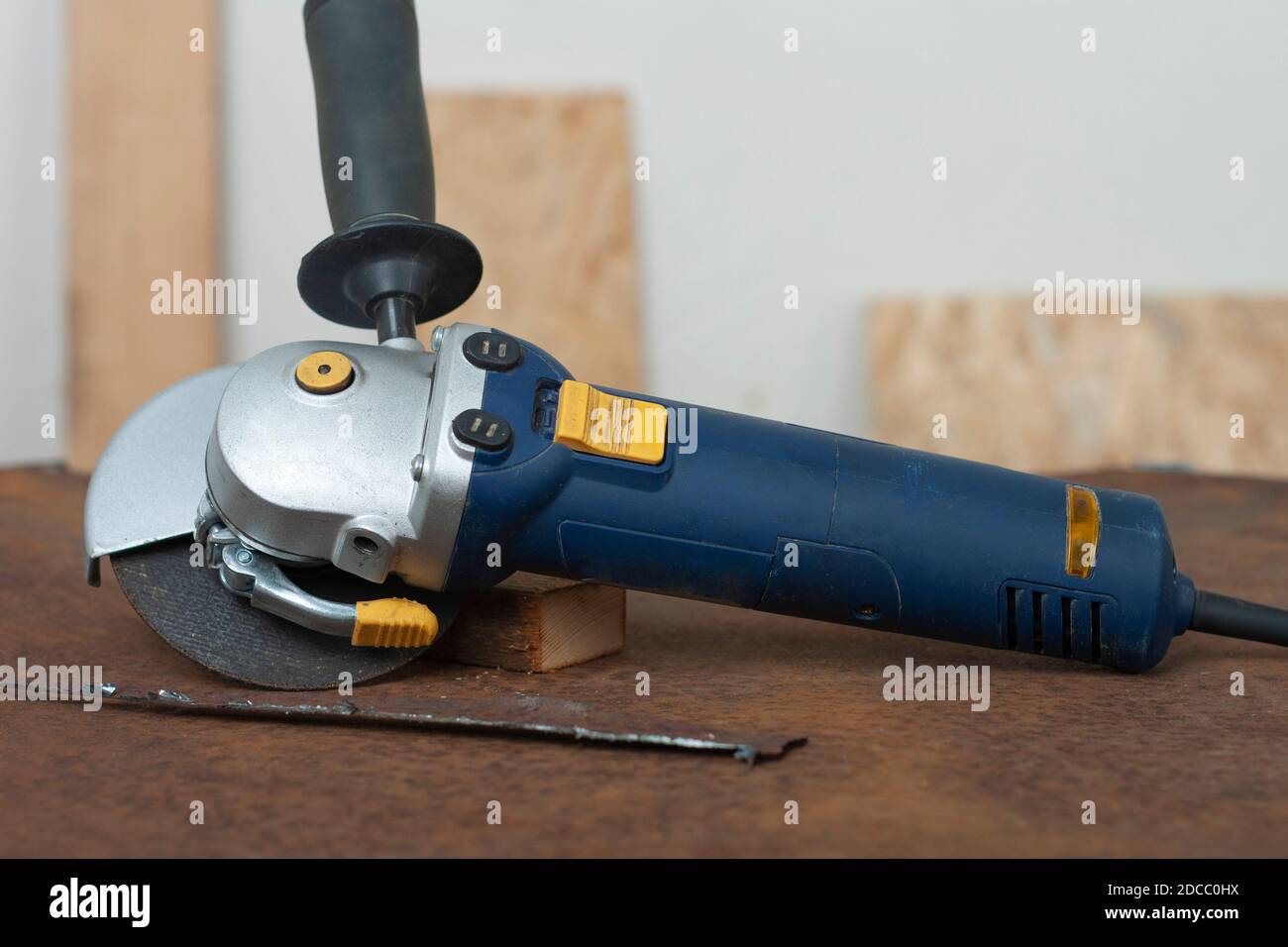 Angle grinder sheet metal hires stock photography and images Alamy
