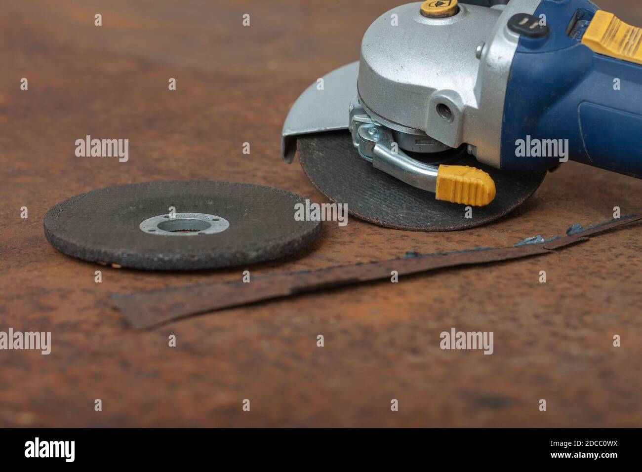 Angle grinder with thinner cutoff disc and grinding disc on old rusty