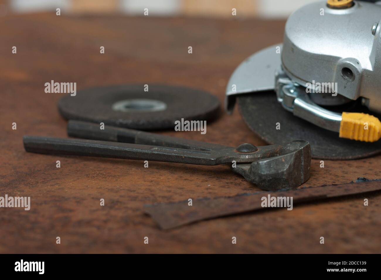 Black splitting pliers and angle grinder with thinner cutoff disc and