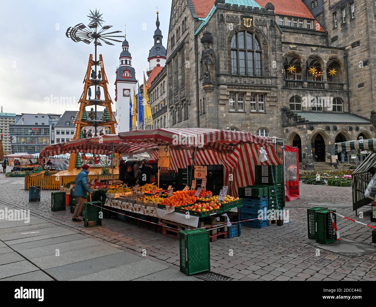 Chemnitz, Germany. 20th Nov, 2020. The market pyramid rotates in front of the town hall. Music box, pyramid, candle arch and Christmas tree should spread Christmas flair on the market. Credit: Hendrik Schmidt/dpa-Zentralbild/ZB/dpa/Alamy Live News Stock Photo