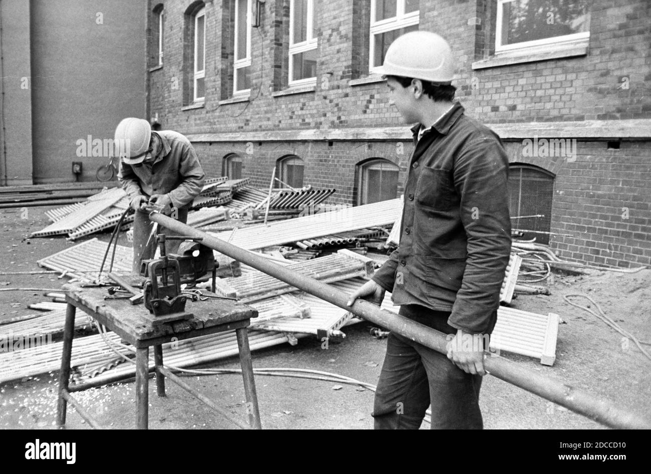 21 April 1981, Saxony, Eilenburg In April 1981, young heating engineers repair the heating