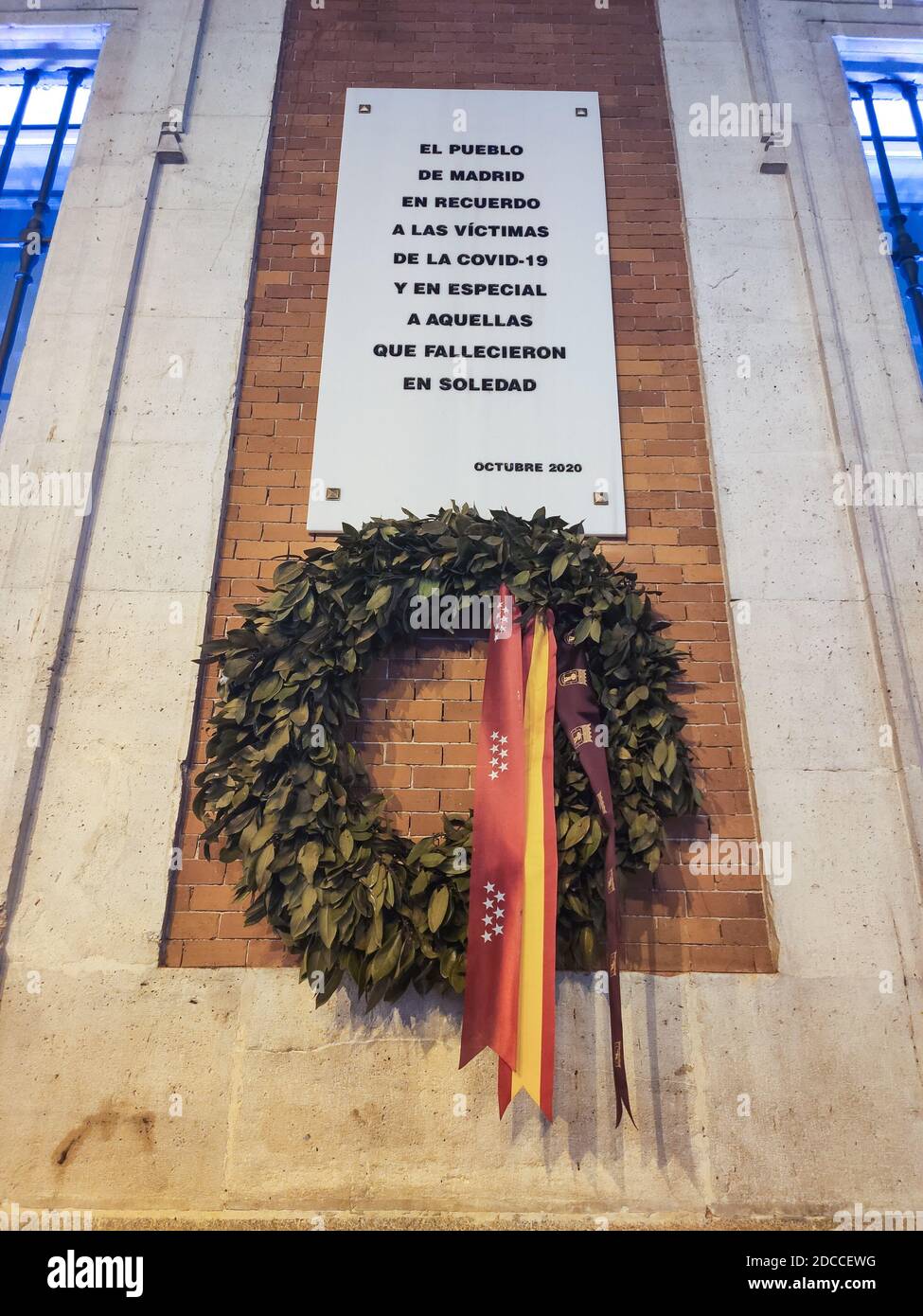MADRID, SPAIN - NOVEMBER 9, 2020, Commemorative plaque on the facade of the Community of Madrid in memory of the victims of COVID-19 Stock Photo