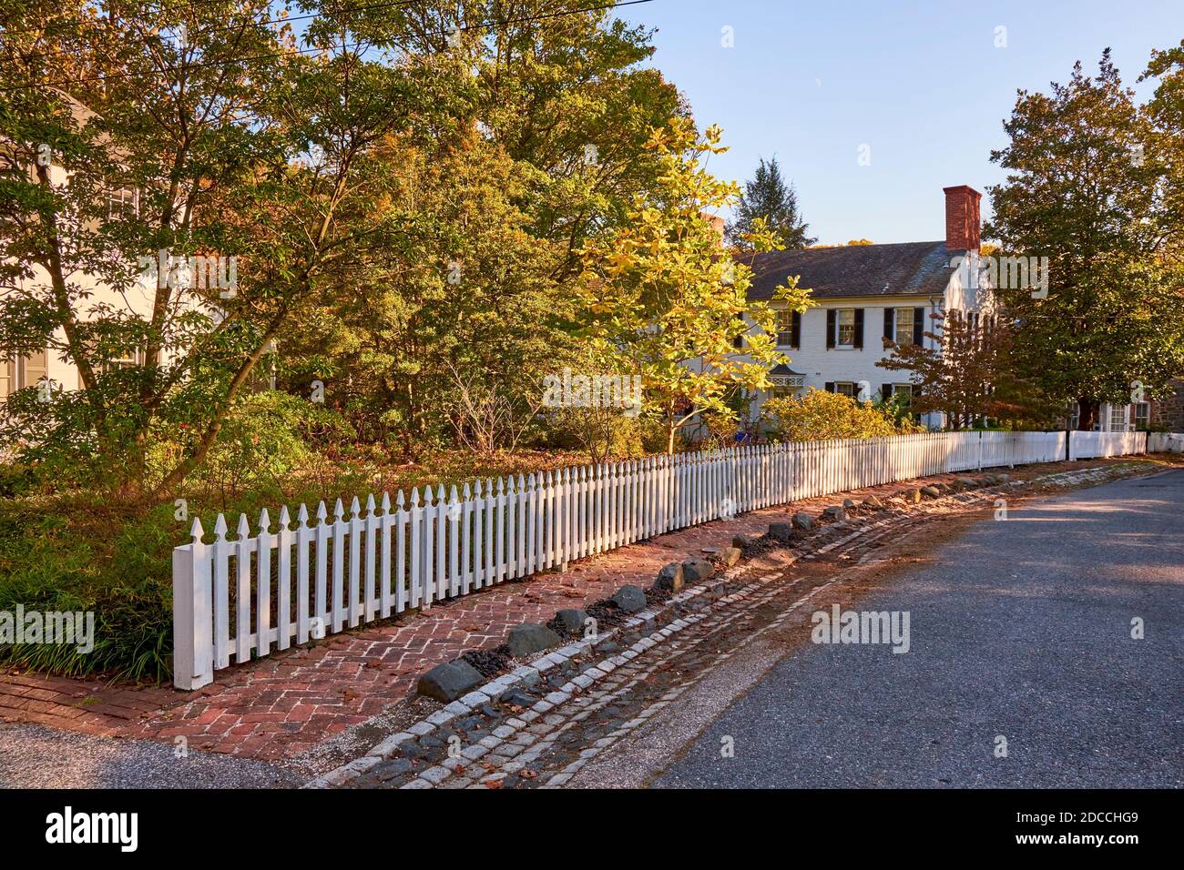 White clapboard picket fence hires stock photography and images Alamy