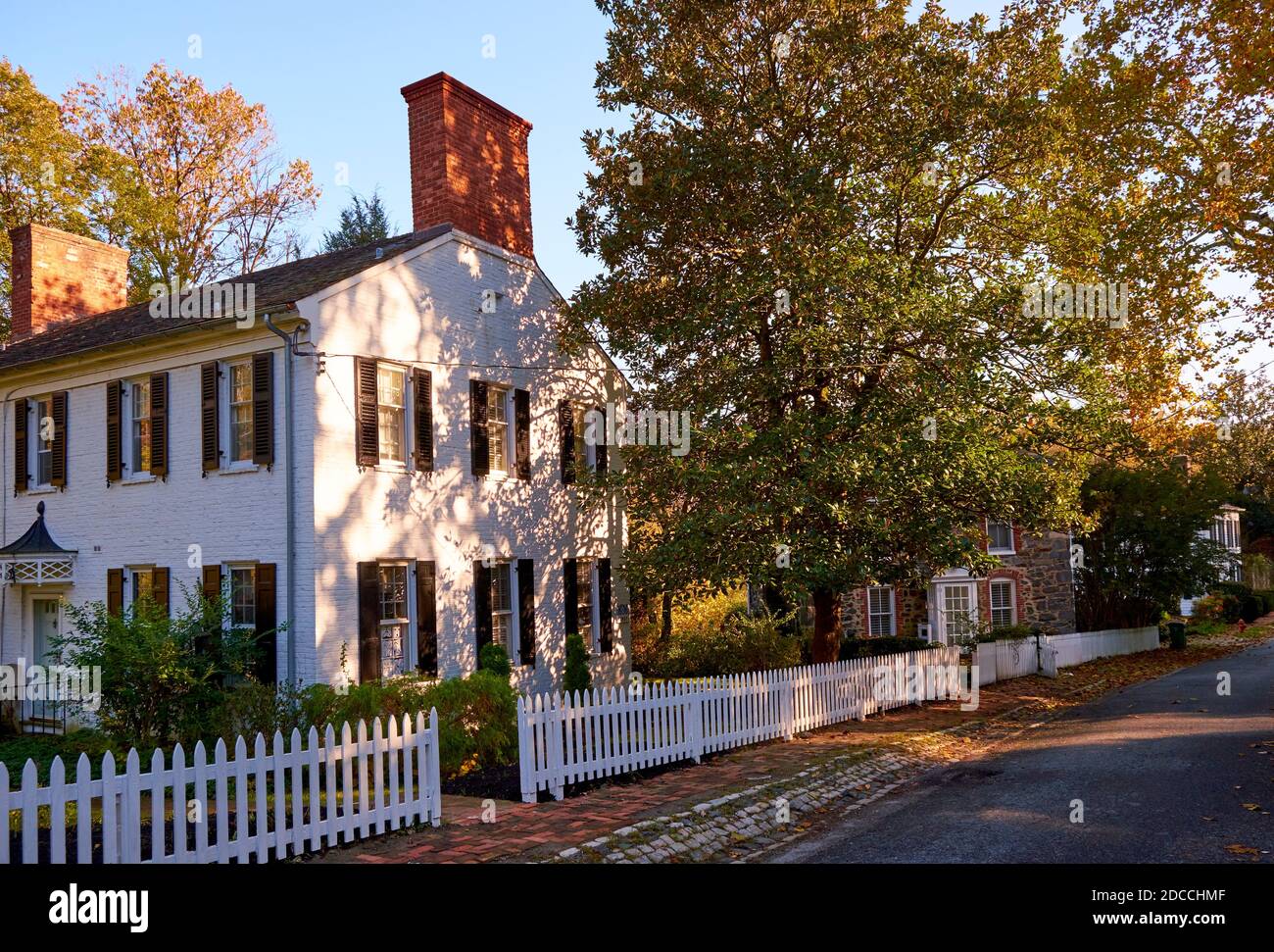 White clapboard picket fence hires stock photography and images Alamy
