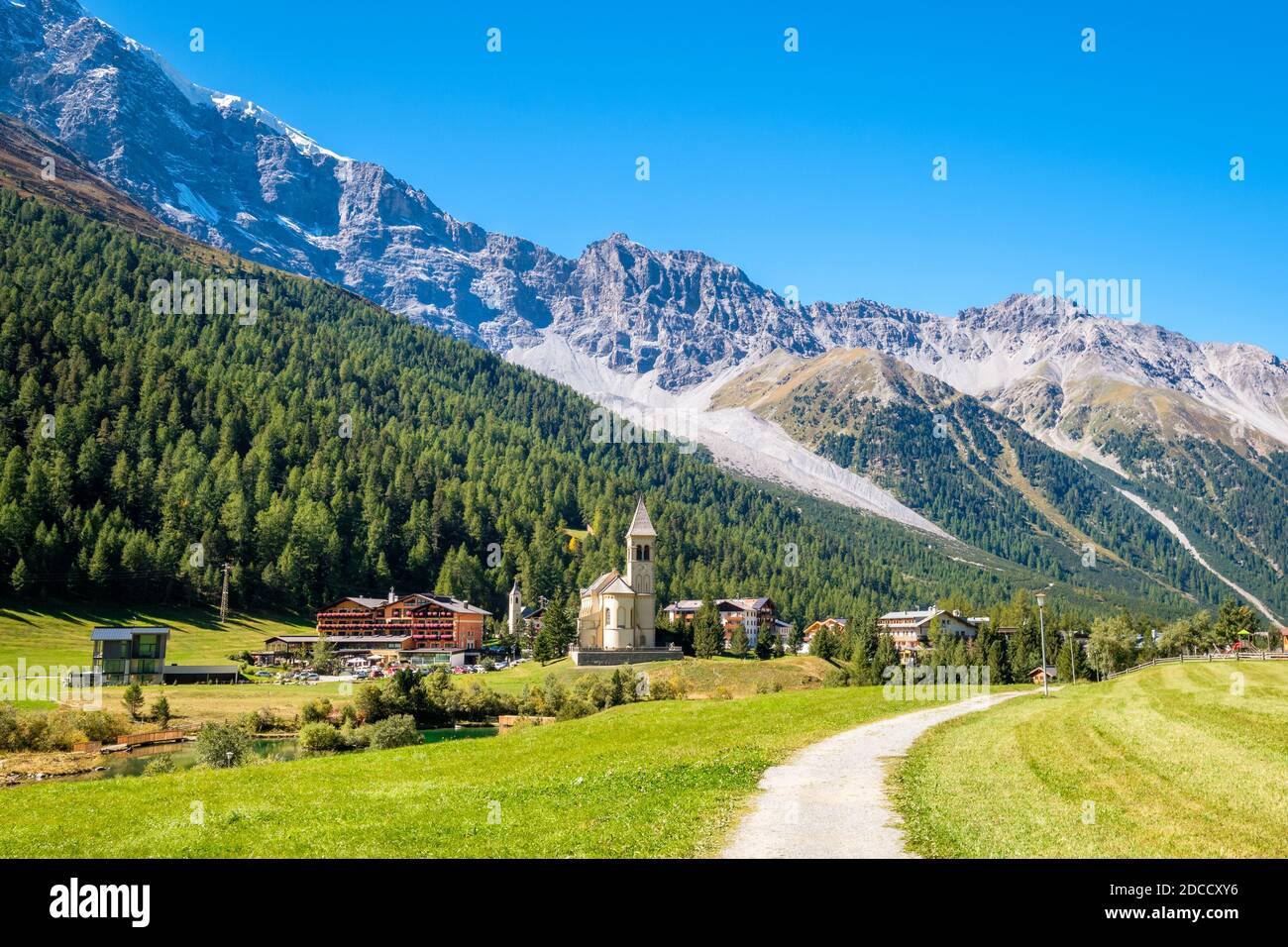 Looking at Sulden (Italian: Solda), a mountain village in South Tyrol on a sunny September day. Sulden (1,900 m) lies at the foot of the Ortler Stock Photo