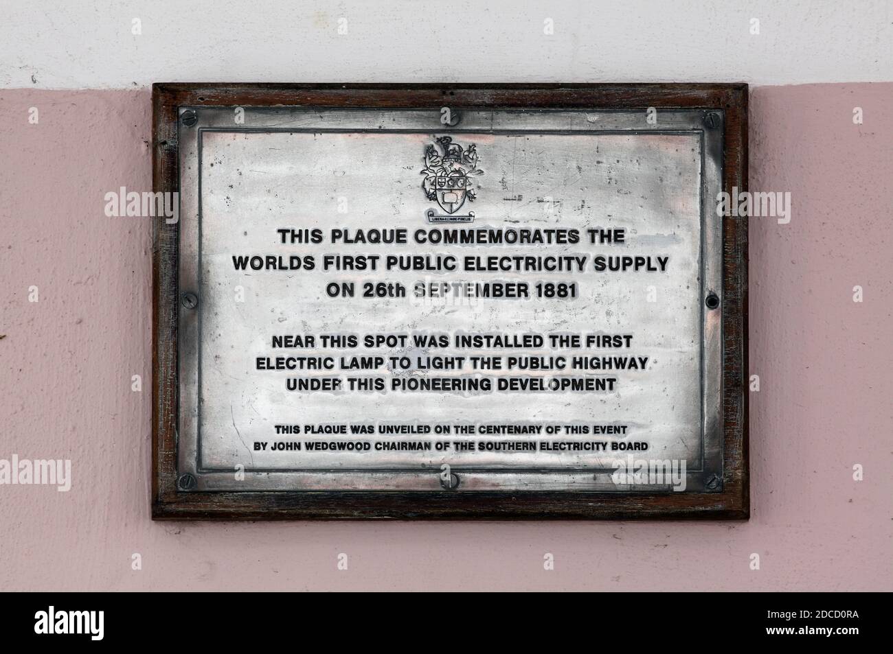 Plaque in Godalming, Surrey, commemorating 'the world's first public electricity supply' which was inaugurated in the town on 26 September 1881. Stock Photo