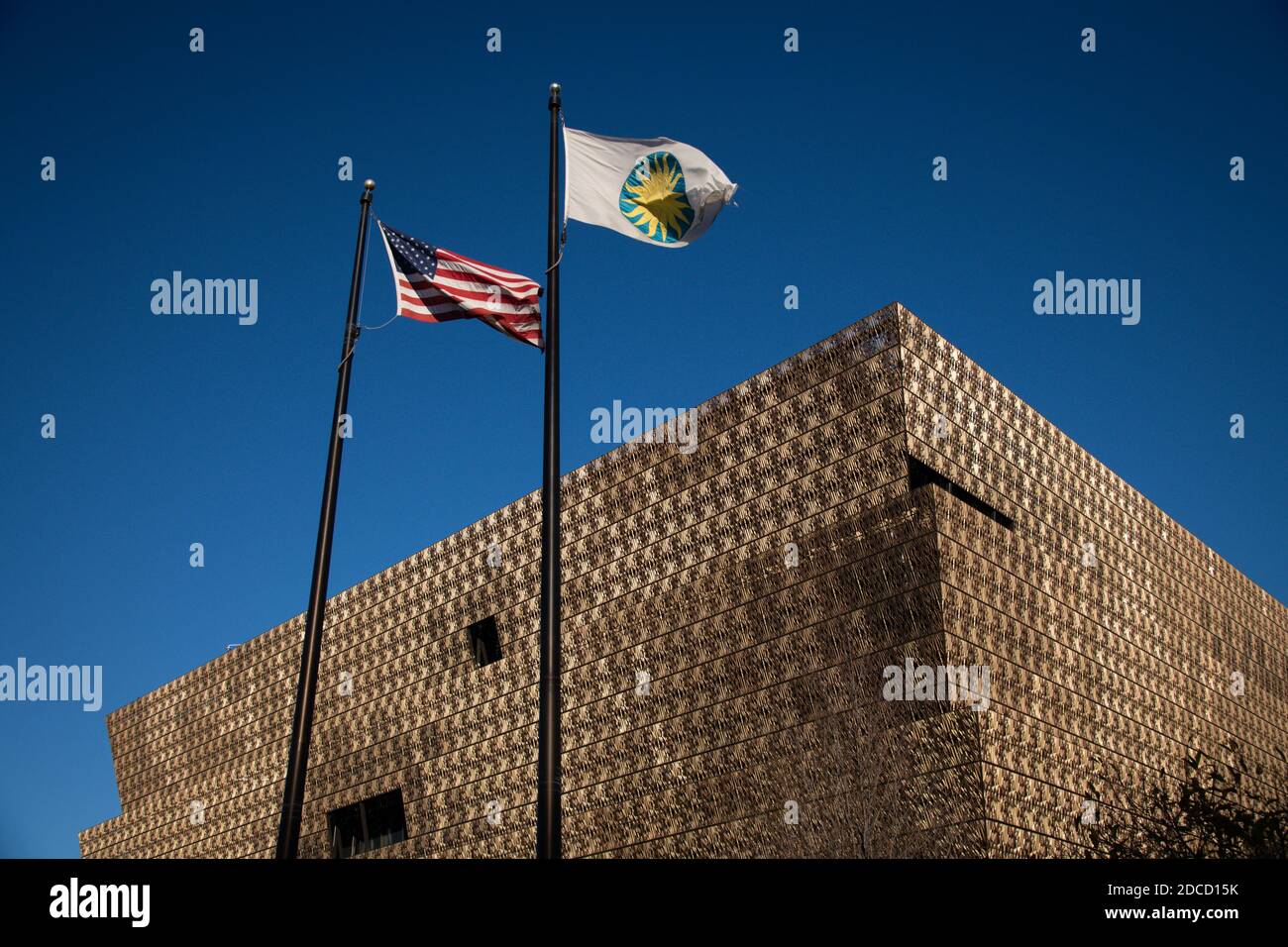 Washington, USA. 20th Nov, 2020. A general view of the National Museum of African American History and Culture (NMAAHC), a Smithsonian Institution, in Washington, DC, on November 20, 2020, amid the coronavirus pandemic. As confirmed COVID-19 case counts soar across the country, Smithsonian Institutions in Washington announced they would be closing again starting next week. (Graeme Sloan/Sipa USA) Credit: Sipa USA/Alamy Live News Stock Photo