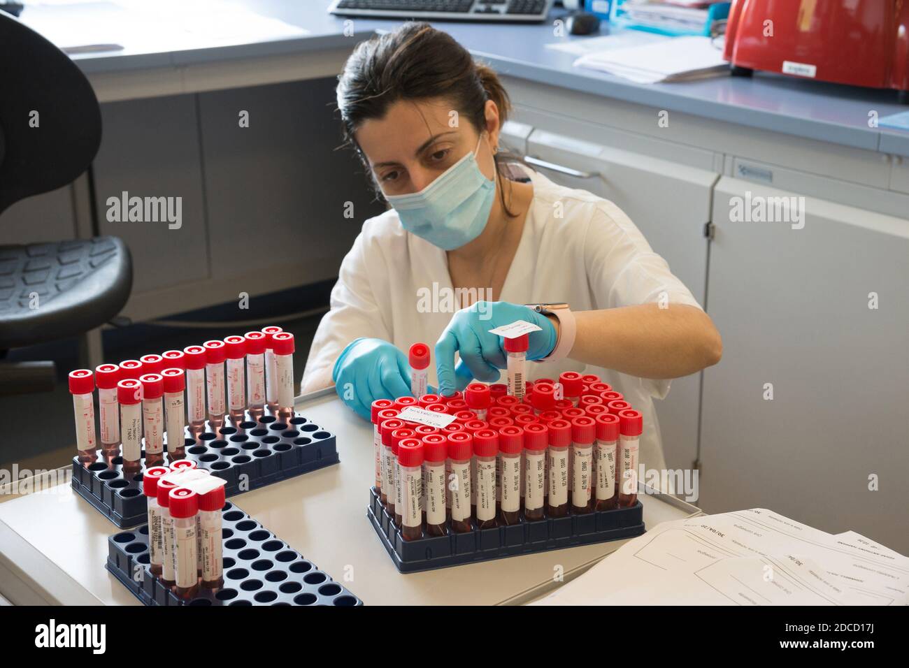 Campobasso, Molise, Italy: A nurse from the molecular biology analysis laboratory of the Cardarelli hospital, dressed in protective coveralls and mask Stock Photo