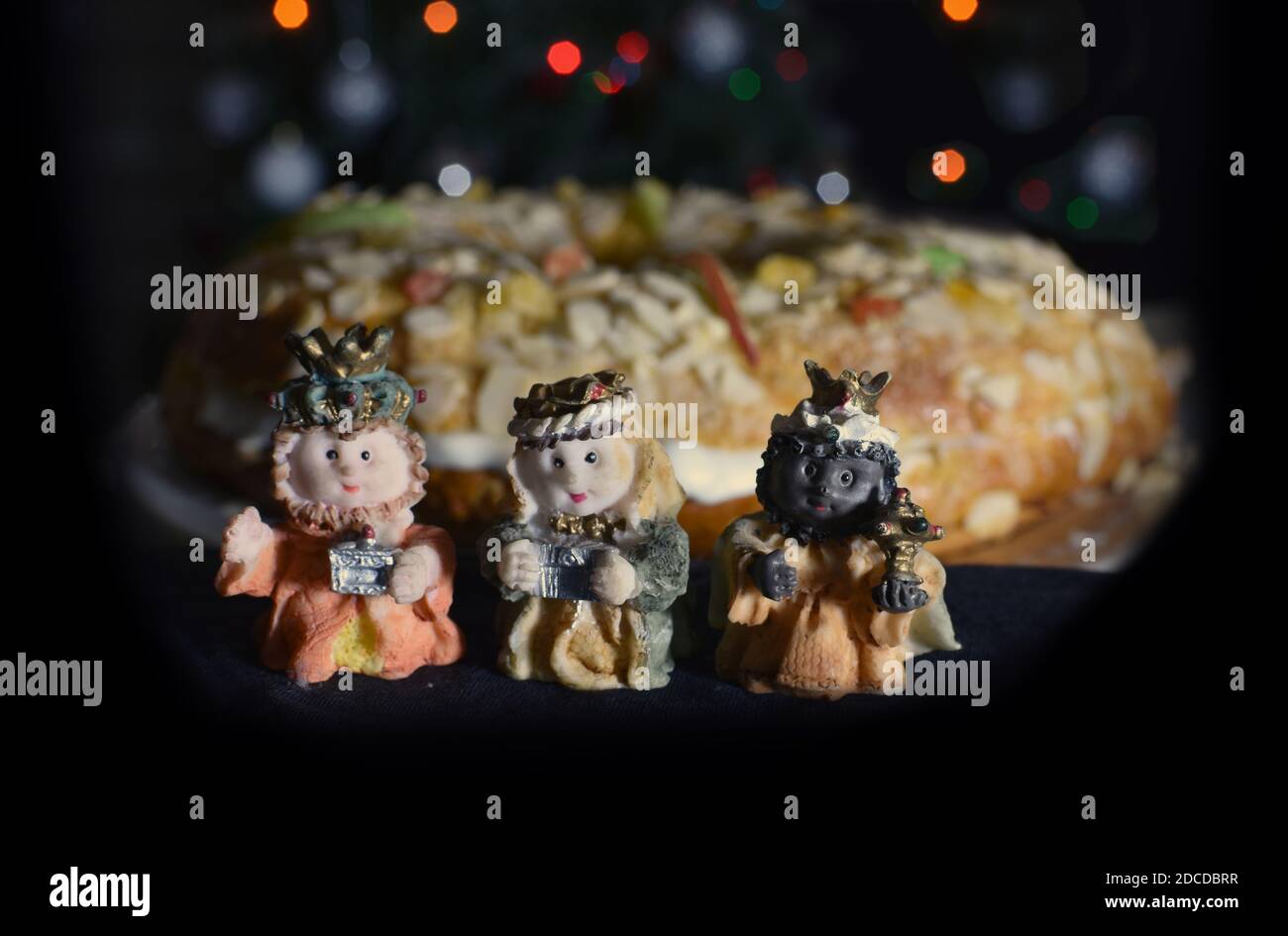 'Roscon de Reyes' (Kings cake), Spanish tradicional cake to celebrate the Epiphany day at Christmas, with the three kings of orient. Stock Photo