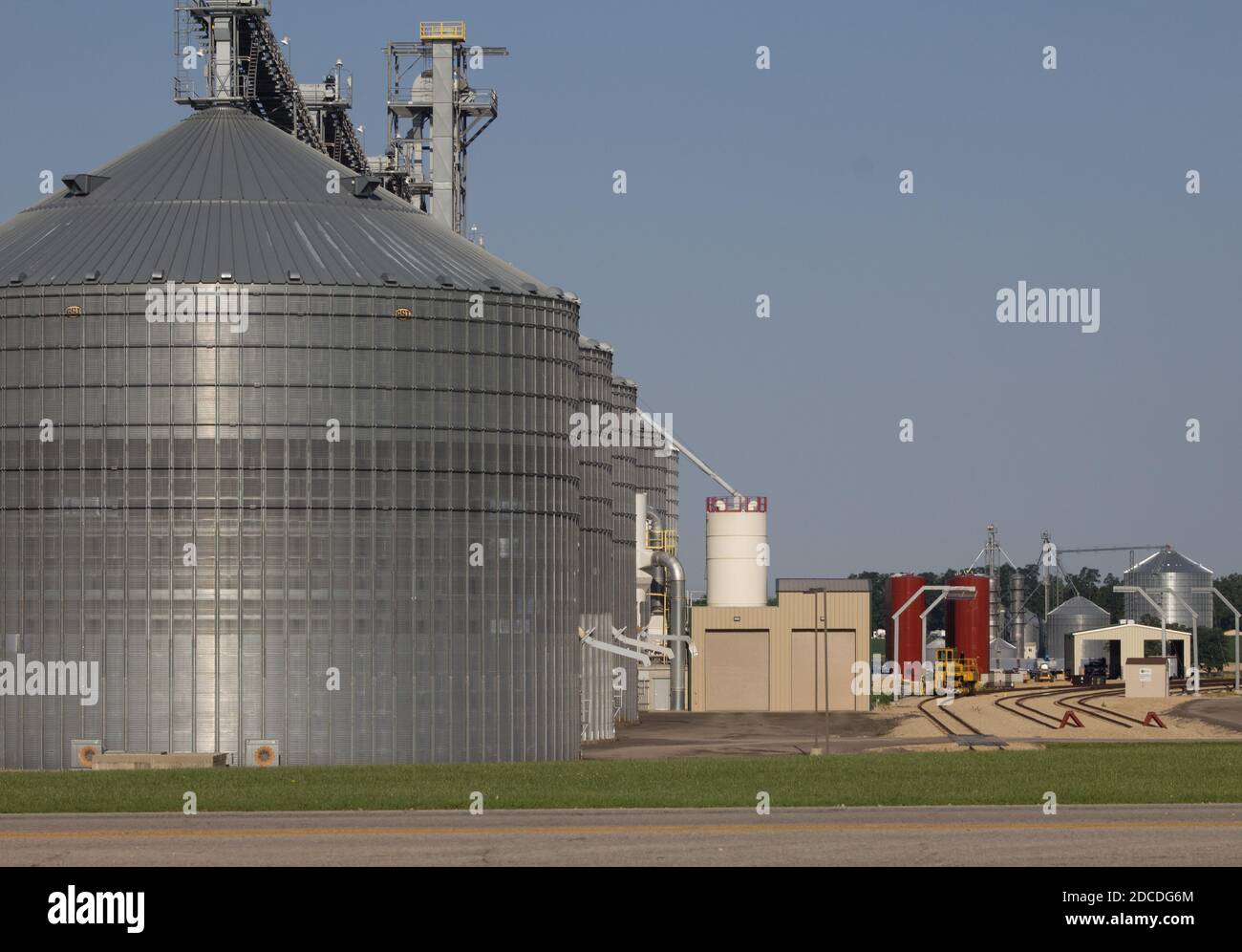 Large silos at an Ethanol Plant near Lena, IL Stock Photo Alamy