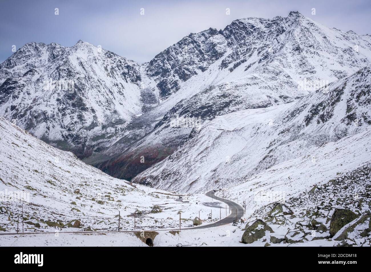 Snow has fallen during late Summer, early Fall at the Flüela Pass (Switzerland). It is a high mountain pass in the Swiss Alps in Graubünden Stock Photo