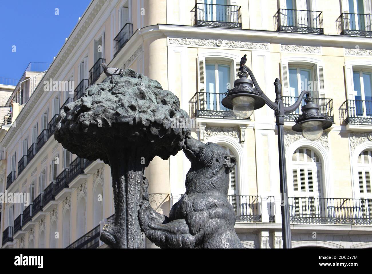 El Oso y el Madroño, Statue of the Bear and the Strawberry Tree in Madrid Stock Photo
