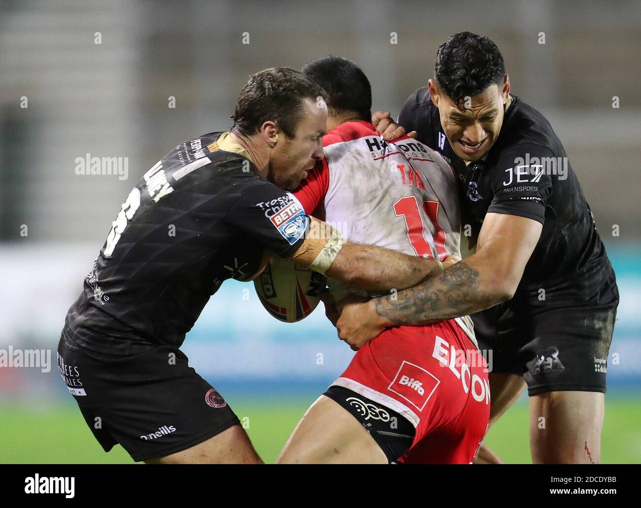 20th November 2020; Totally Wicked Stadium, Saint Helens, Merseyside, England; BetFred Super League Playoff Rugby, Saint Helens Saints v Catalan Dragons; James Maloney and Israel Folau of Catalan Dragons tackle Zeb Taia of St Helens Credit: Action Plus Sports Images/Alamy Live News Stock Photo