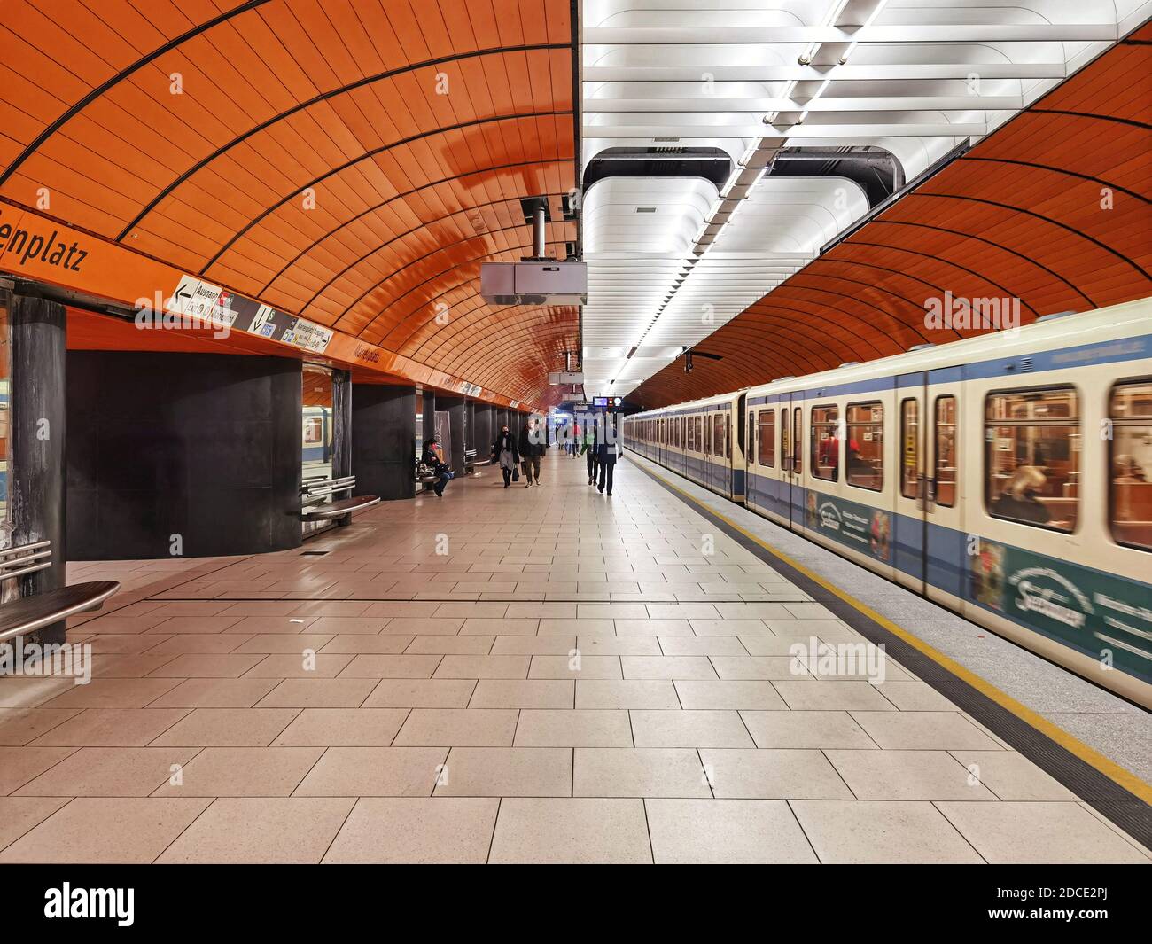 Munich, Bavaria, Germany. 20th Nov, 2020. Examples of under-capacity train stations in Munich, Germany. Typically on a Friday evening the Marienplatz train station is crowded with workers returning home as well as those going out for the evening. During the second wave of Coronavirus, such scenes like this in the busiest of stations are commonplace. Credit: Sachelle Babbar/ZUMA Wire/Alamy Live News Stock Photo