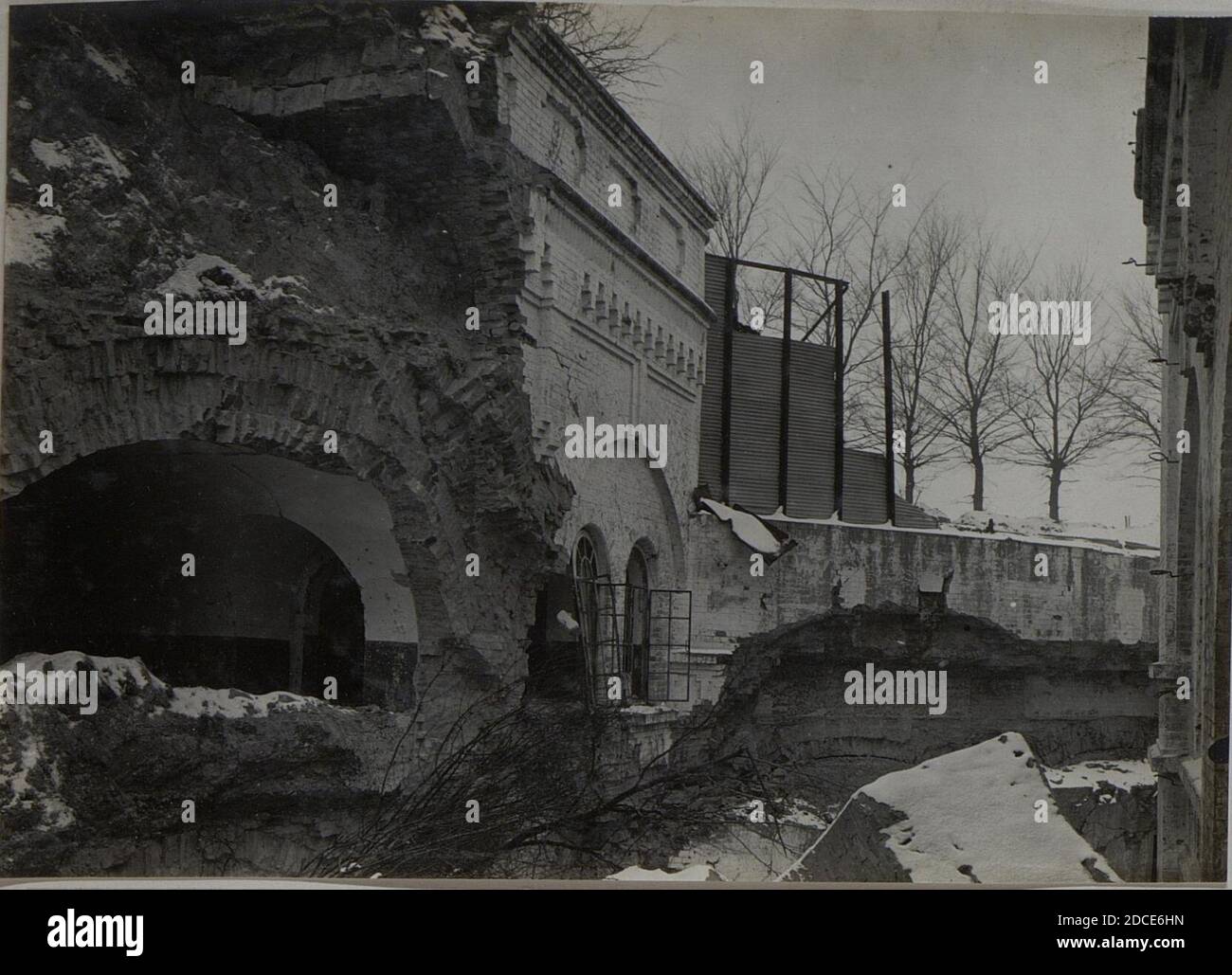 Kehlkassematte linker Teil oben Wellblech gegen den äusseren Hof. (Mitte Wall), Festung Dubno Stock Photo