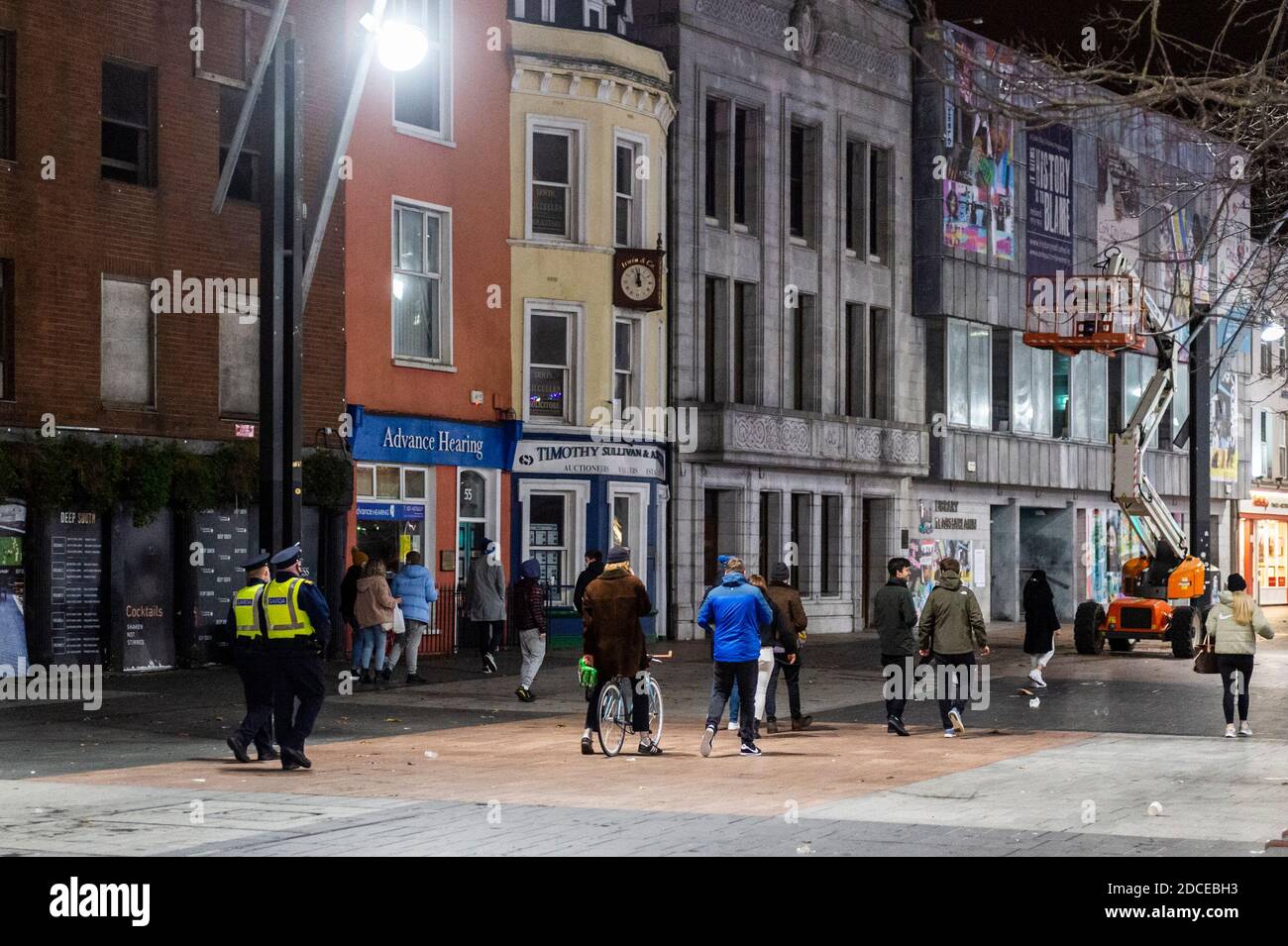 Cork, Ireland. 20th Nov, 2020. Cork city centre was busy with revellers tonight, gathering outside off-licences, takeaway shops and in the street. This comes after Gardaí dispersed many groups of people in Cork and Dublin last weekend. Credit: AG News/Alamy Live News Stock Photo