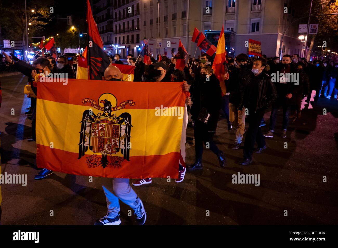 Madrid, Spain. 20th Nov, 2020. Far right wing supporter carrying a pre-constitutional Spanish flag during a rally to commemorate the death anniversary of Falange founder Jose Antonio Primo de Rivera. Credit: Marcos del Mazo/Alamy Live News Stock Photo