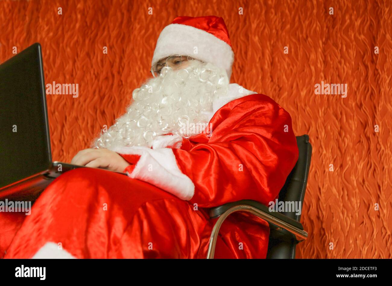 Santa claus sitting on a chair hi-res stock photography and images - Alamy