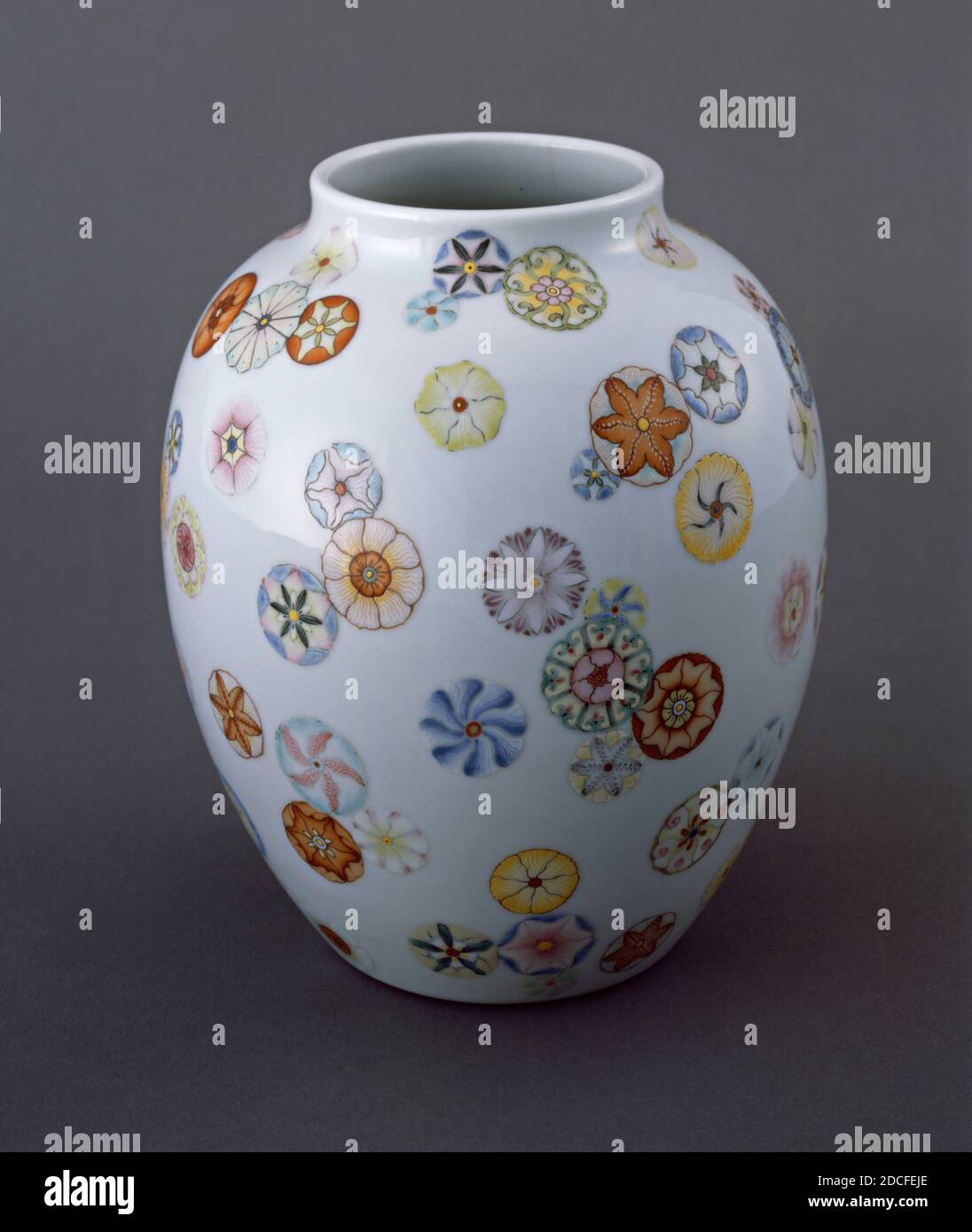 Porcelain With Famille Rose High Resolution Stock Photography and Images -  Alamy