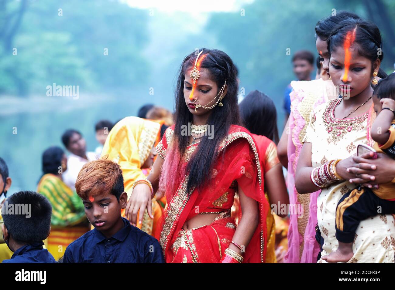 Kolkata,West Bengal,India.17.11.2015 the Chat puja ritual in the river  Ganga.Chat is an ancient Hindu vedic festival dedicated to worship of Sun  as Go Stock Photo - Alamy
