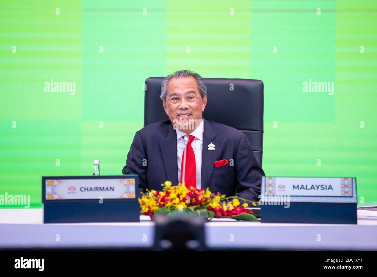 (201121) -- KUALA LUMPUR, Nov. 21, 2020 (Xinhua) -- Malaysian Prime Minister Muhyiddin Yassin attends the virtually-held 27th Asia-Pacific Economic Cooperation (APEC) Economic Leaders' Meeting in Kuala Lumpur, Malaysia, Nov. 20, 2020. In his opening speech at the meeting, Muhyiddin said APEC would play a central role in spearheading post-pandemic recovery. (Xinhua/Zhu Wei) Stock Photo