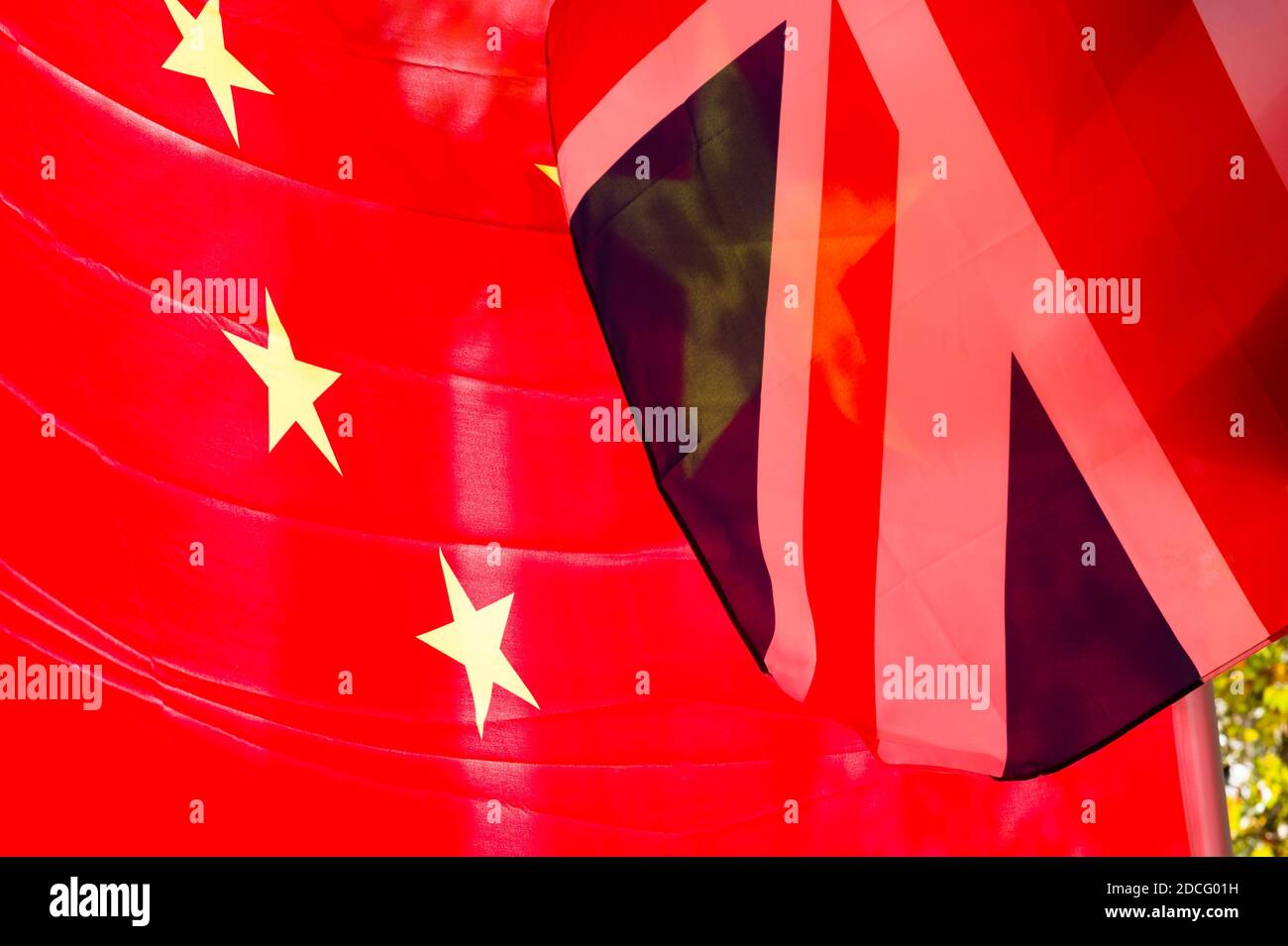 The Union Jack and Chinese flag at the start of Chinese President Xi Jinping on the first day of his state visit to Britain. The Mall, Saint Jame's Park, Westminster, London, UK.  20 Oct 2015 Stock Photo