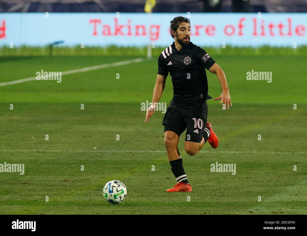 Nashville, TN, USA. 20th Nov, 2020. Inter Miami midfielder Rodolfo Pizarro (10) during an MLS Cup Playoffs Eastern Conference Play-In game between Nashville SC and Inter Miami, November 20, 2020 at Nissan Stadium Credit: Action Plus Sports/Alamy Live News Stock Photo