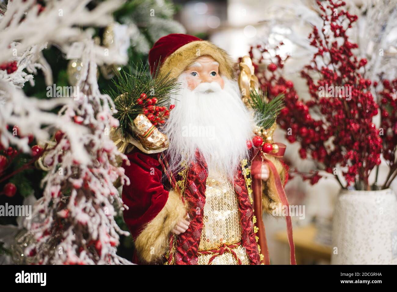 Snow covered santa claus hi-res stock photography and images - Alamy