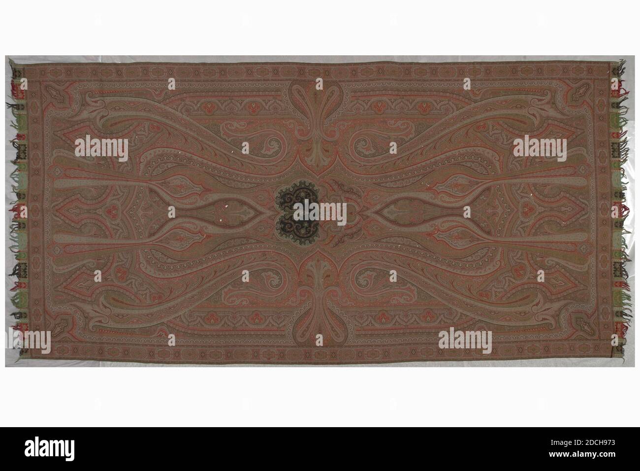 scarf, Anonymous, c. 1800, cotton, wool, woven, General: 138 × 290cm measured without fringe, General: 138 × 300cm measured with fringe, Cashmere scarf or shawl. The shawl is bordered by a narrow strip with small cashmere or paisley motifs. Also on the short sides a very wide strip with large cashmere motifs, which is again closed by a narrow edge and a wider strip that continues along the long sides. Large beige center panel with a cashmere pattern in the corners. The edges are woven in the colors beige, red, green, pink and blue. Fringe on the Short Sides, 1887 Stock Photo