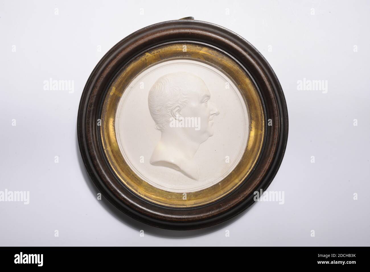 Johann Heinrich Schepp, 18th century, relief, under the man's portrait: Schepp fec, glass, wood, plaster, General: 13.5 x 2.3cm 135 x 23mm, man's portrait, Round medallion with a plaster cast with the bust of Peter in relief Camper. He is used to the far right and wears short hair. The signature is under the man's portrait. The cast is in a wooden frame, with a gilded inner edge, behind glass. A small hanging eye hangs from the medallion, 1931 Stock Photo