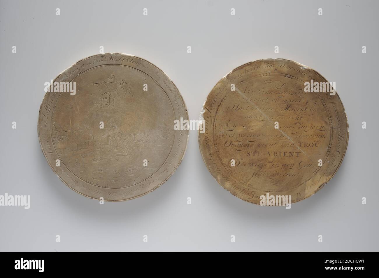 Anonymous, 1672, Plaster casts of the front and back of the engraved gold medal awarded to W. Vergenst for his actions against the French at the Gouwsluis in 1672, alphen Stock Photo