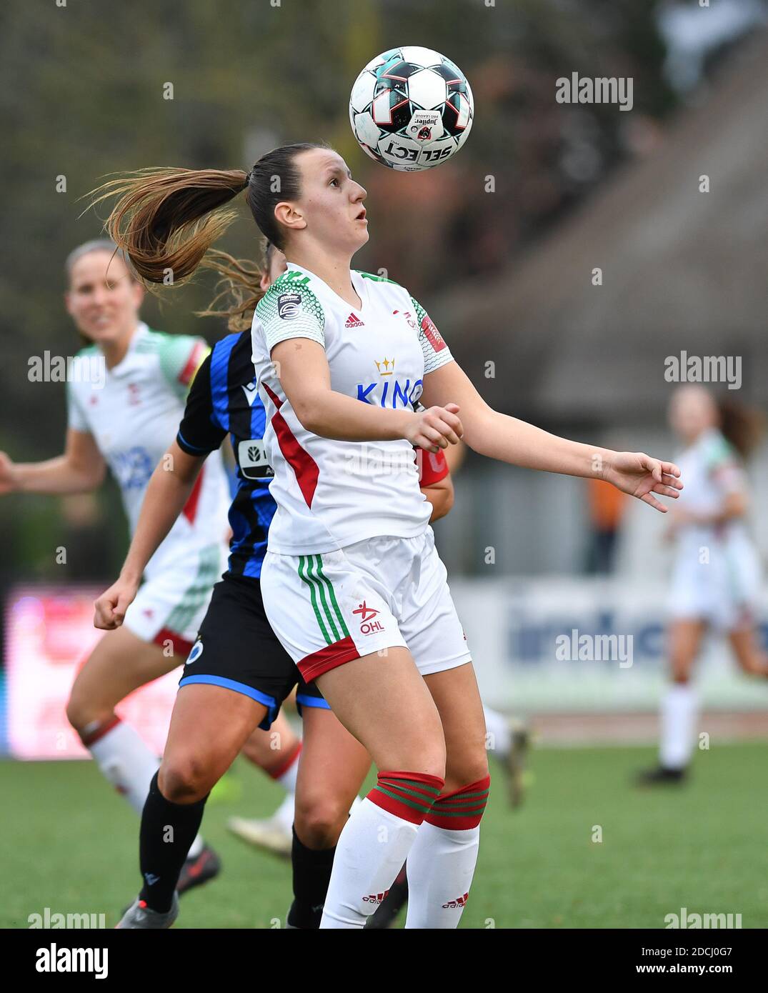 Knokke, Belgium. 21st Nov, 2020. OHL's Hannah Eurlings pictured controlling  the ball in front of Ellen Martens (2 Brugge) during a female soccer game  between Club Brugge Dames YLA and Oud Heverlee