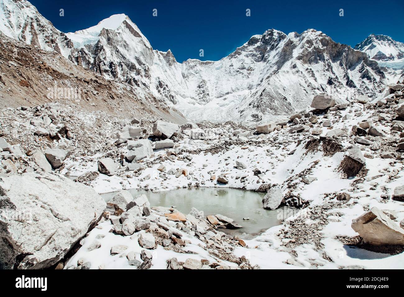 Beautiful himalaya snow mountain hi-res stock photography and images ...