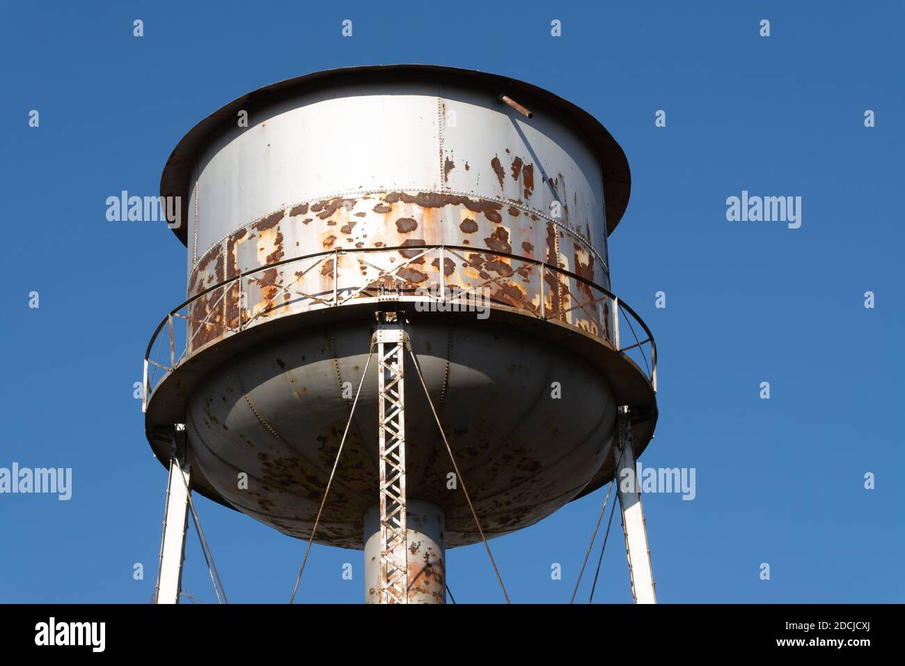 Rusted water tower hi-res stock photography and images - Alamy