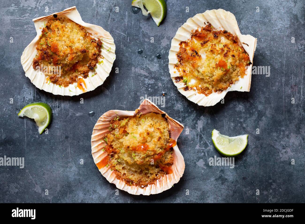 Baked scallops with spicy breadcrumbs Stock Photo Alamy