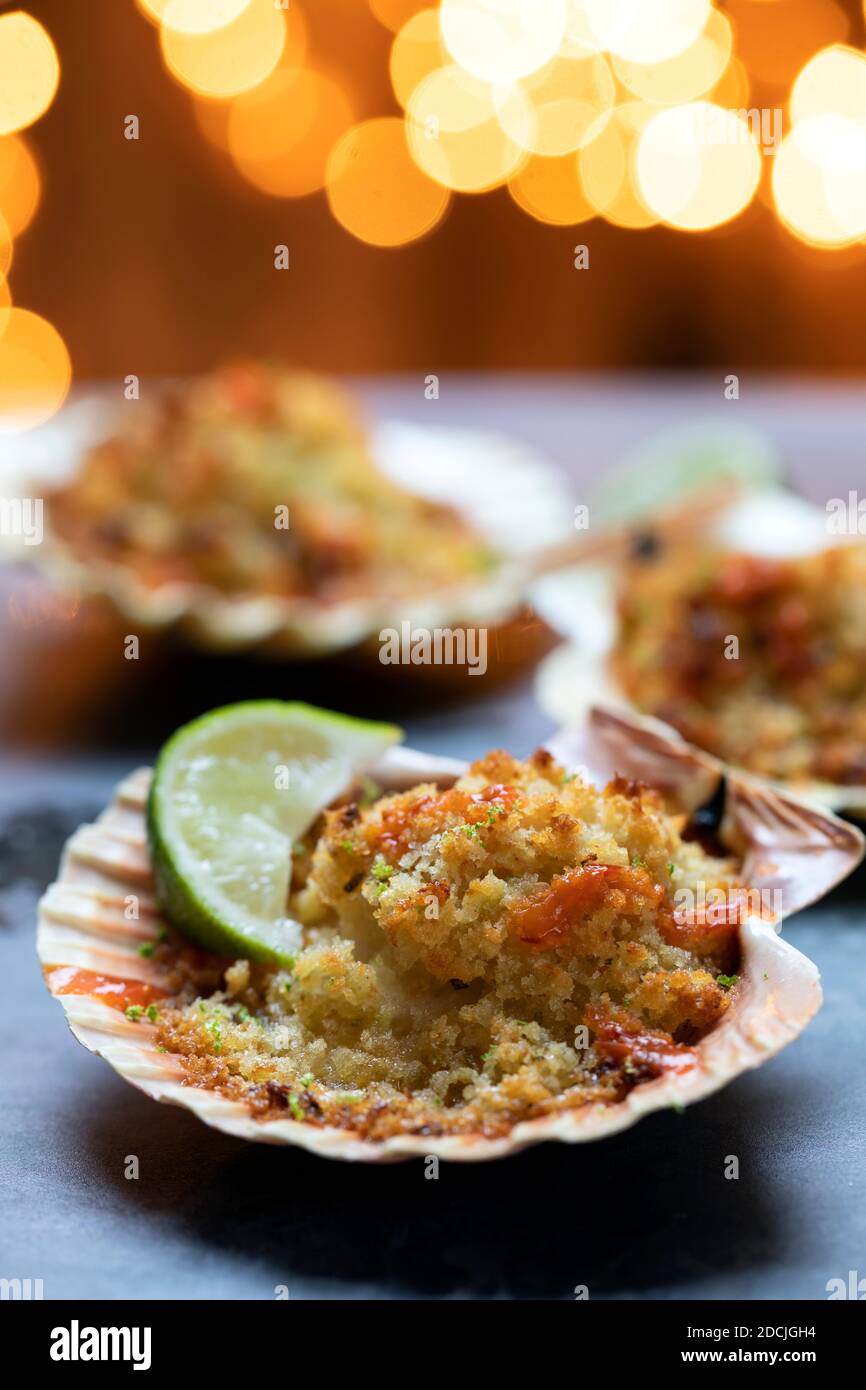Baked scallops with spicy breadcrumbs Stock Photo Alamy