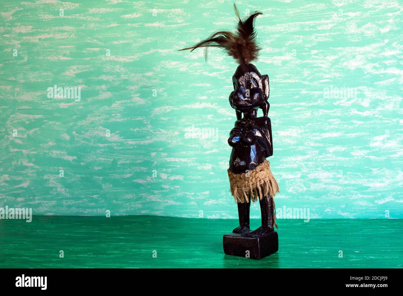 Native african wood carving hi-res stock photography and images - Alamy