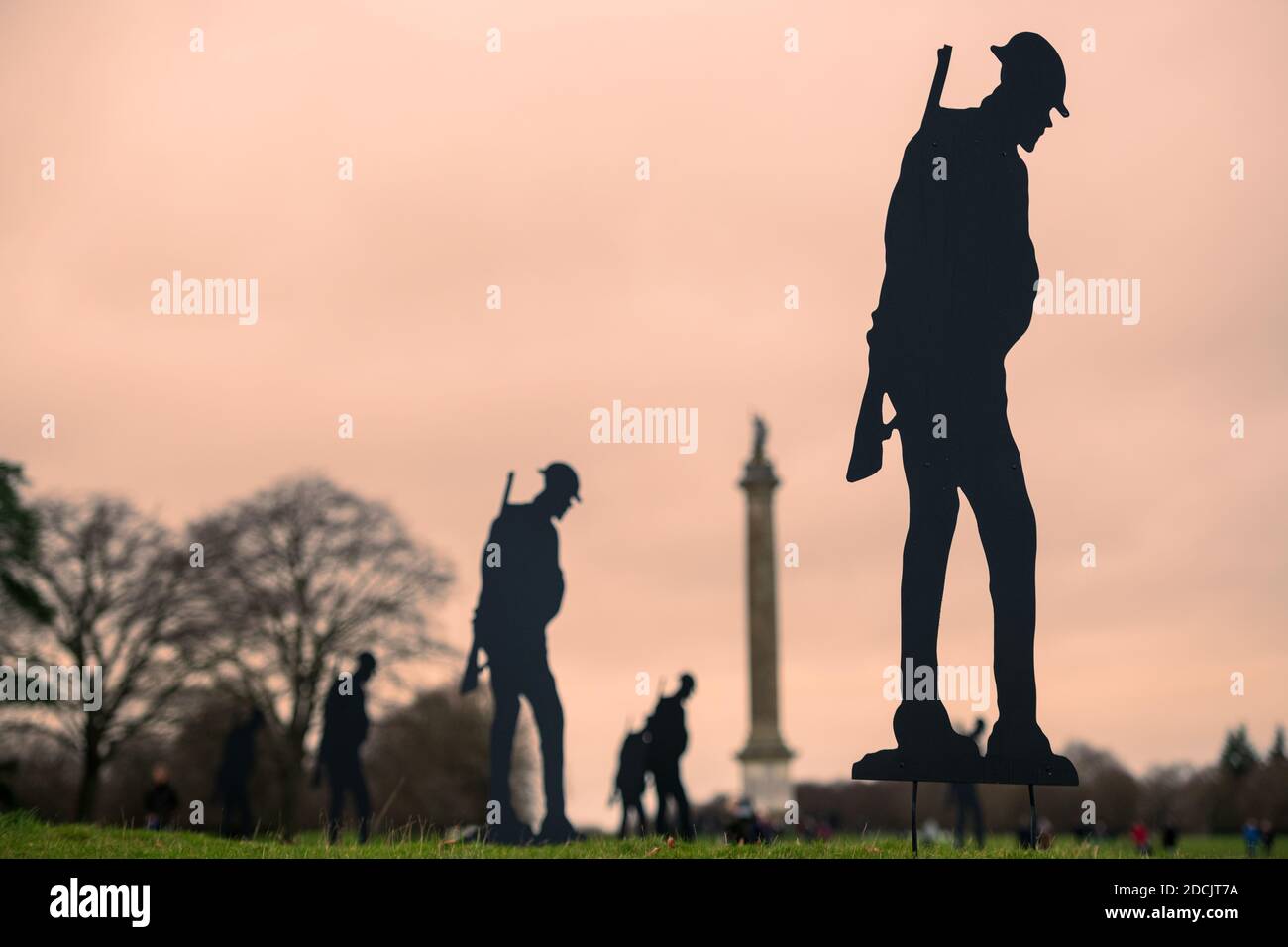 Remembrance soldier silhouette hi-res stock photography and images - Alamy