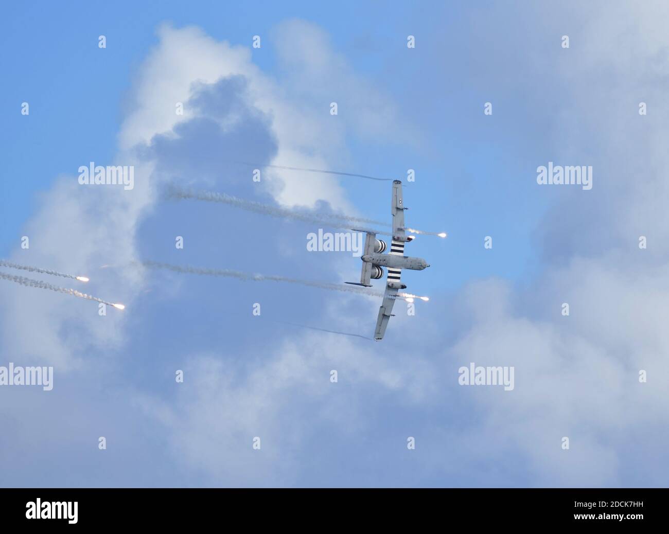 Fort Lauderdale, FL, USA. 21st Nov, 2020. A-10 Warthog Thunderbolt II Demo Team performs in the Fort Lauderdale Air Show on November 21, 2020 in Fort Lauderdale, Florida People: A-10 Warthog Thunderbolt II Demo Team Credit: Hoo Me/Media Punch/Alamy Live News Stock Photo