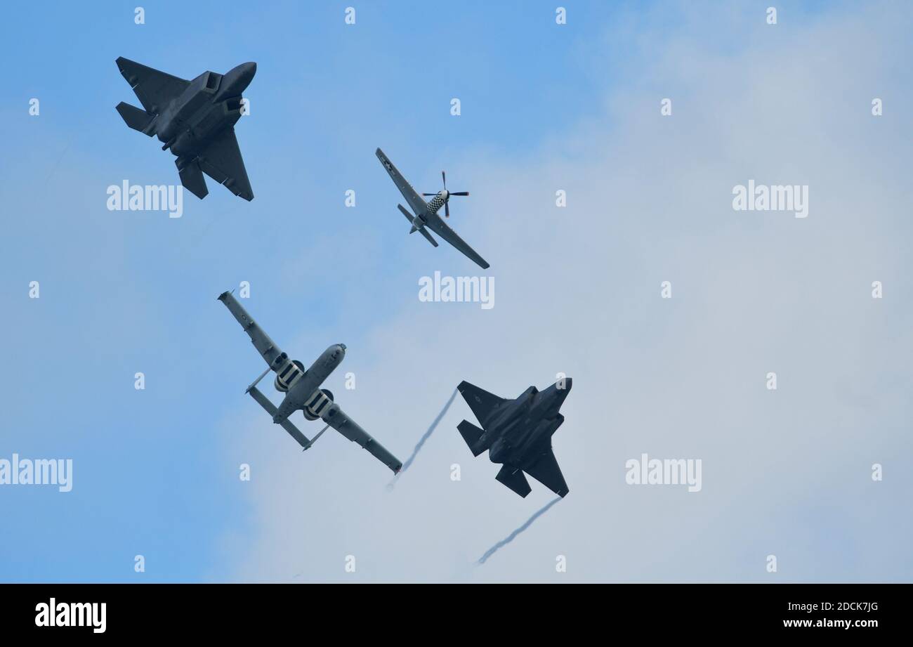 Fort Lauderdale, FL, USA. 21st Nov, 2020. Air Force Heritage Flight performs in the Fort Lauderdale Air Show on November 21, 2020 in Fort Lauderdale, Florida People: Air Force Heritage Flight Credit: Hoo Me/Media Punch/Alamy Live News Stock Photo