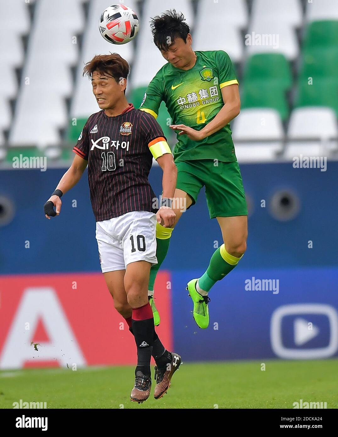 Doha, Qatar. 21st Nov, 2020. Park Chu-Young (L) of FC Seoul vies with Li Lei of Beijing FC during the group E match between FC Seoul of South Korea and Beijing FC of China at the AFC Champions League 2020 in Doha, capital of Qatar, Nov. 21, 2020. Credit: Nikku/Xinhua/Alamy Live News Stock Photo