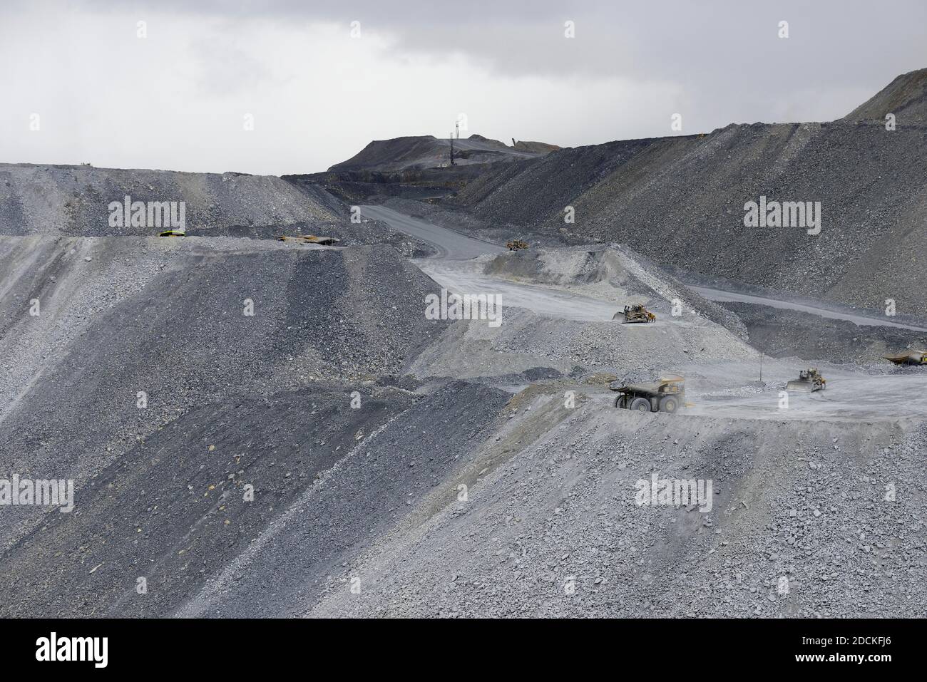 Clearing dumpAntamina, open pit mine for copper, zinc, molybdenum, Ruta 111, near Huaraz, Regio Ancash, Per (Abraeumhalde), Antamina, open pit mine Stock Photo