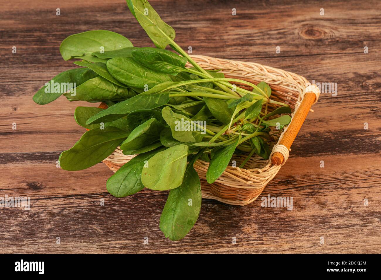 Vegan cuisine - Fresh green Spinach leaves heap Stock Photo - Alamy