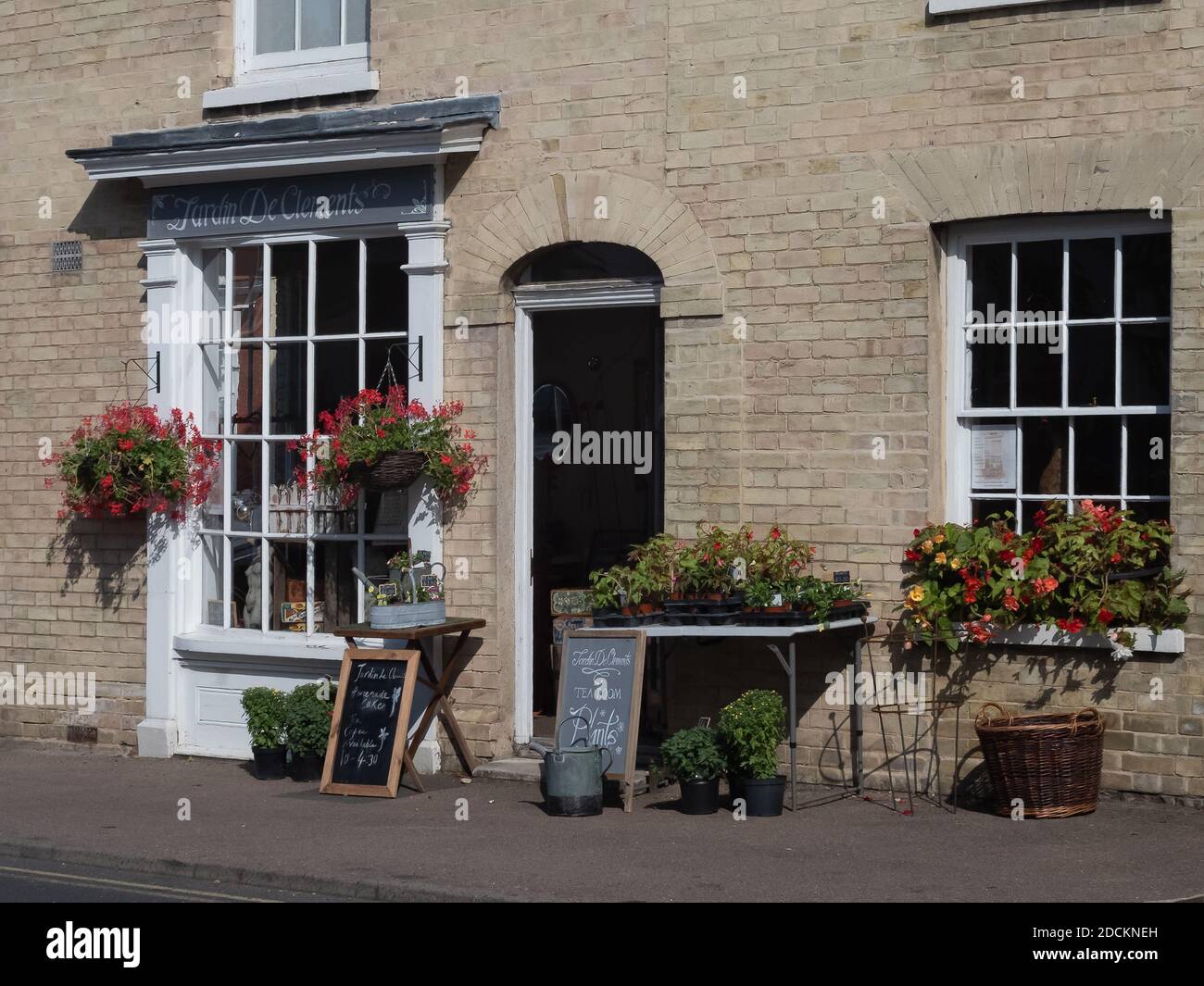 CLARE, SUFFOLK, UK Pretty Jardin de Clements Tea Room in the Town