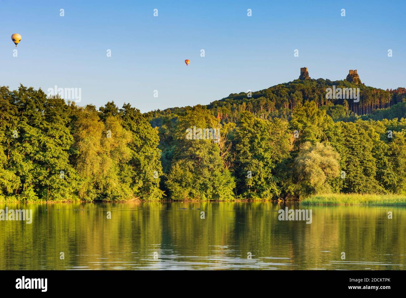Rovensko Pod Troskami Rowensko Bei Turnau Trosky Castle Hrad Trosky Balloon In Bohemian Paradise Cesky Raj Bohmisches Paradies Liberecky L Stock Photo Alamy