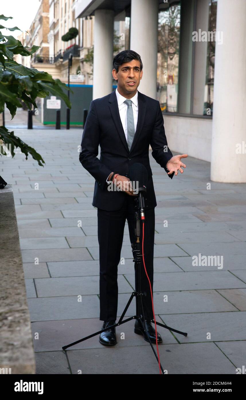 London, UK. 22nd Nov, 2020. Chancellor of the Exchequer, Rishi Sunak, at the BBC studios to appear on 'The Andrew Marr Show'. Credit: Mark Thomas/Alamy Live News Stock Photo