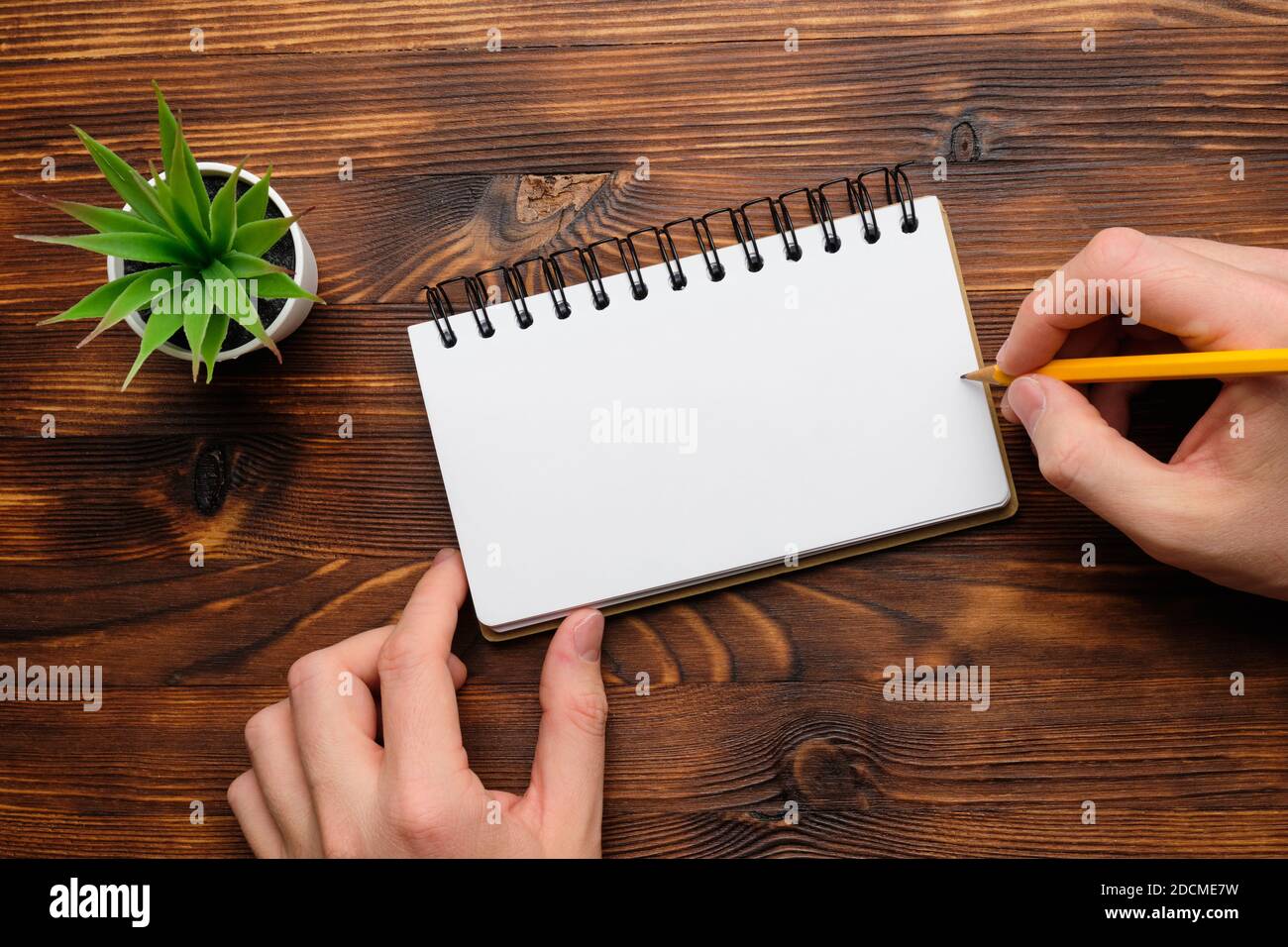 Note Copy Photo Person and notes on wall and room hi-res stock photography and images ...